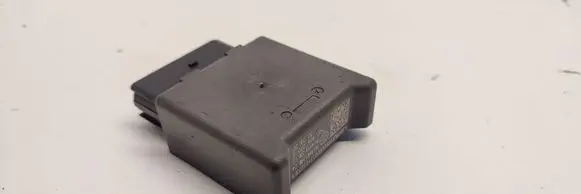 Volkswagen Tiguan Fuel pump relay 5Q0906093A