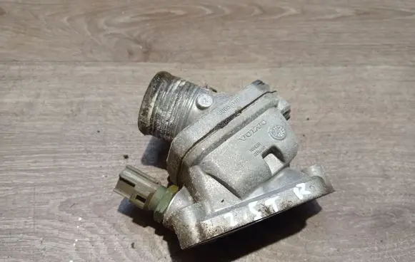 Thermostat/thermostat housing
