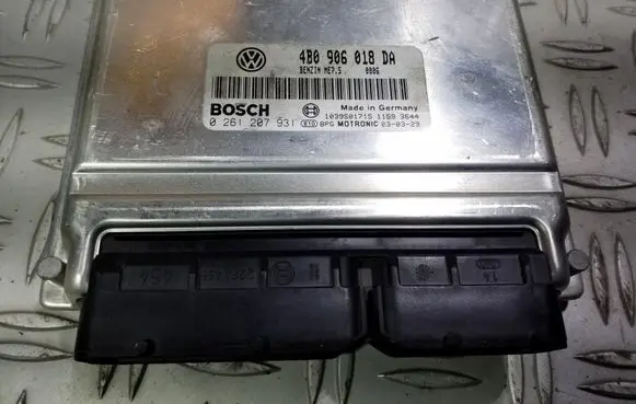 Volkswagen PASSAT B5.5 Engine control unit/module 4B0906018DA 0261207931 1039S01715