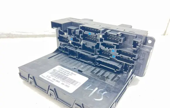 Mercedes-Benz C W203 Fuse module 2035452901 5DK00848542