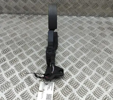 Mercedes-Benz GL X166 Accelerator throttle pedal A1663000004 6PV93396603
