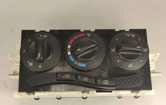Mercedes-Benz A W168 Climate control unit 1688300485 Q154500 3298K13997