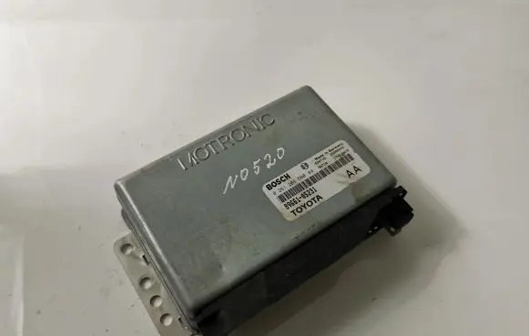 Toyota Avensis T220 Engine control unit/module 8966105231