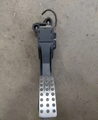 Mercedes-Benz R W251 Accelerator throttle pedal A1643000104 ZGS005 200306