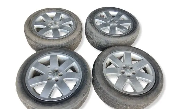 Land Rover Discovery 3 - LR3 R20 alloy rim 8JX20