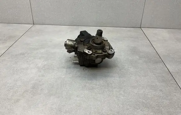 Skoda Octavia Mk3 (5E) Fuel injection high pressure pump 04B130755H