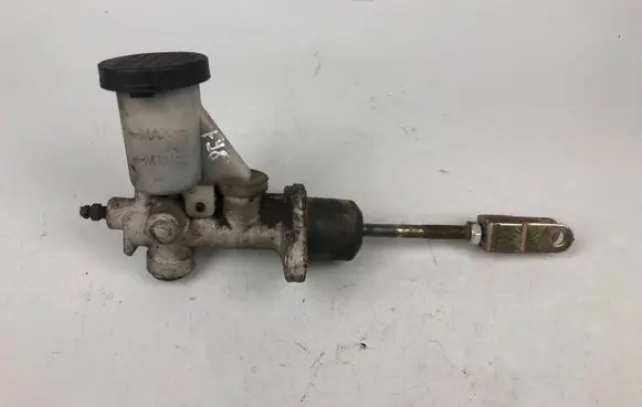 Subaru Forester SF Clutch master cylinder
