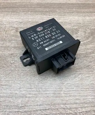 Mercedes-Benz E W211 Light module LCM A2118203226 5DF008278