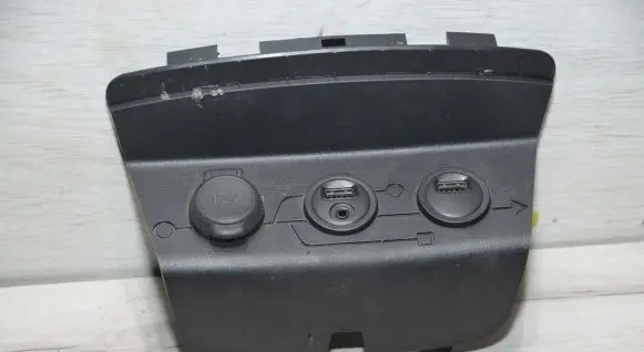 Peugeot 2008 I USB socket connector 