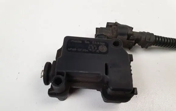 Opel Astra J Fuel tank cap lock motor 13348741