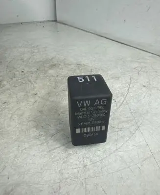 Volkswagen Golf VII Glow plug pre-heat relay 04L907282 51299060