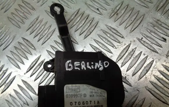 Citroen Berlingo Central body control module 030997F