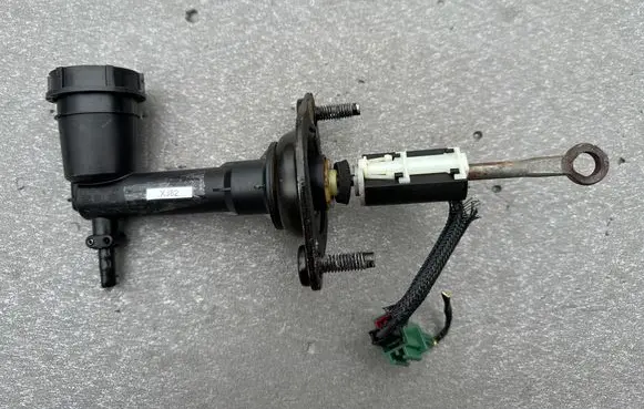 Jeep Cherokee XJ Clutch fluid reservoir/tank 52107654AC