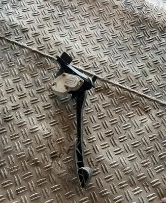 Volvo XC70 Accelerator throttle pedal 30683516 6PV00853712