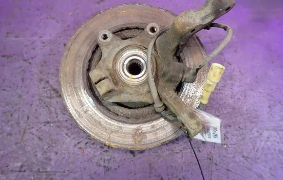 Renault Clio II Front wheel hub spindle knuckle