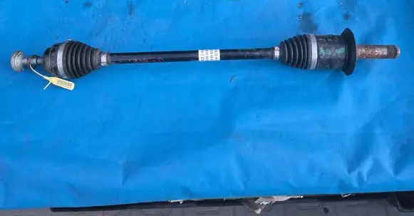BMW 1 F40 Rear driveshaft 7646867 33207646867