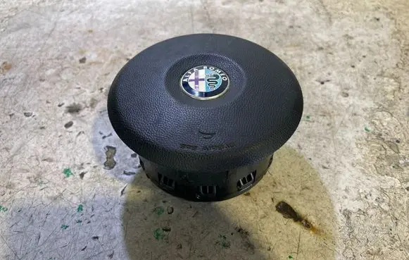 Steering wheel airbag