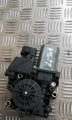 Audi A4 S4 B5 8D Front door window regulator motor 11485302078