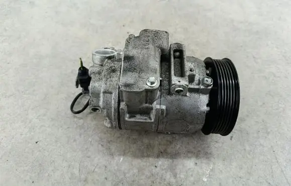 Volkswagen Polo IV 9N3 Air conditioning (A/C) compressor (pump) 8Z0260805A