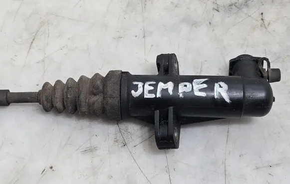 Clutch slave cylinder