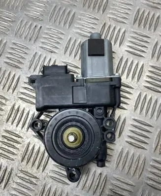 KIA Sorento Front door window regulator motor 