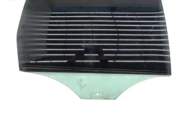Volkswagen PASSAT B7 Rear door window glass 43R00082