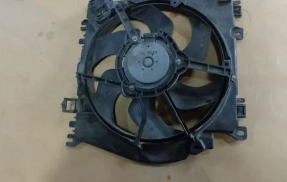 Renault Modus Electric radiator cooling fan 8200135167