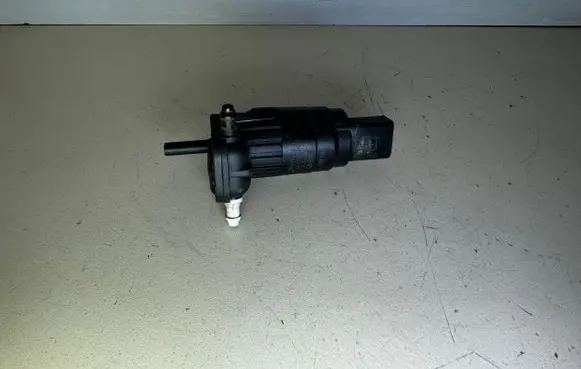 Volkswagen Golf Sportsvan Windscreen/windshield washer pump 1K6955651 344096 SG712V