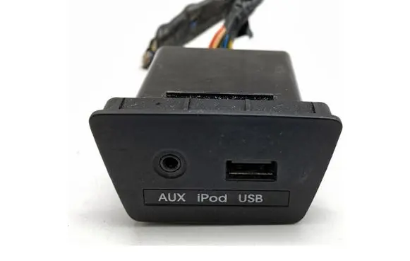 Hyundai ix35 USB socket connector 961102S000