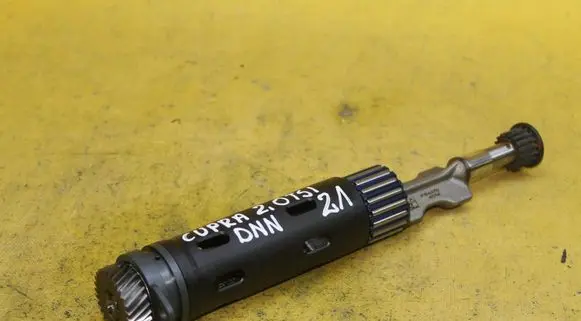 Cupra Formentor Oil pump balance shaft 