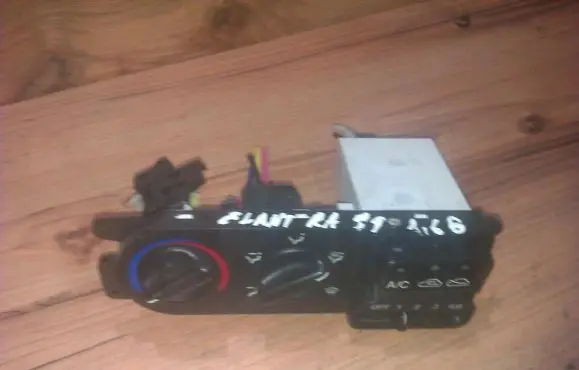 Hyundai Elantra Climate control unit