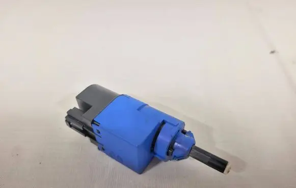 Dacia Sandero Clutch pedal sensor 253256730R