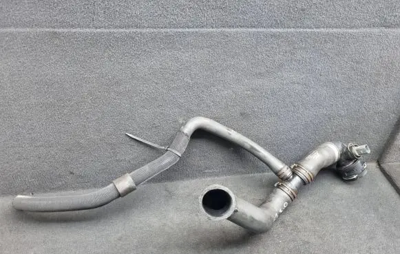 Audi Q7 4L Engine coolant pipe/hose 7L8121051L 7L8121073J 7L6122291M