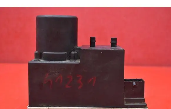 Audi A4 S4 B5 8D Central locking vacuum pump 8L0862257E