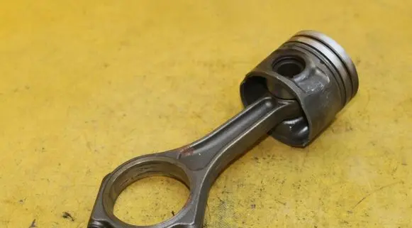 Jaguar S-Type Piston with connecting rod