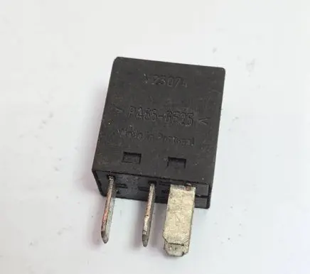 Opel Zafira A Other relay V23074 PA66GF25