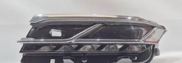 Volkswagen Touareg III Headlight/headlamp 761941081