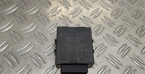 Toyota Avensis T270 Window wiper relay 8594005060