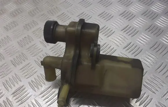 Mazda 3 I Power steering fluid tank/reservoir