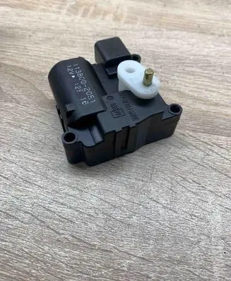 Toyota Avensis Verso Air flap motor/actuator 1138002051