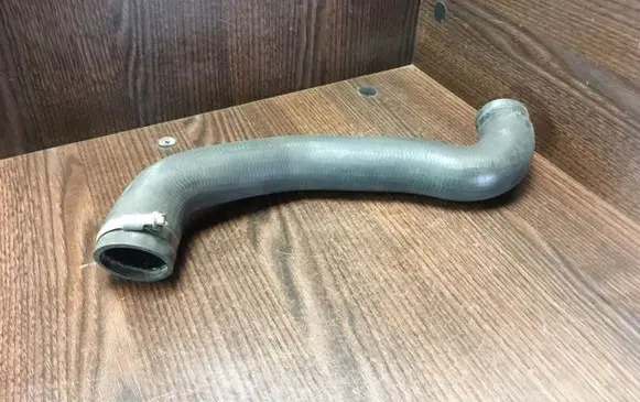 Coolant pipe/hose