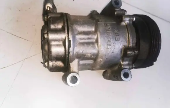 Renault Modus Air conditioning (A/C) compressor (pump) 8200037058 09972702462 1427D