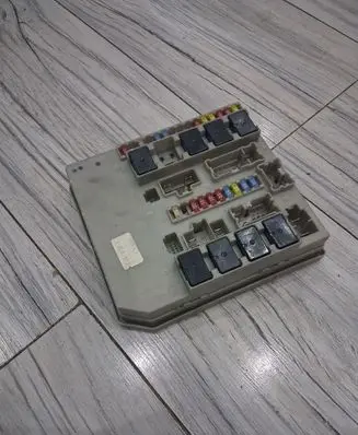 Renault Clio III BSM Control unit 674658A