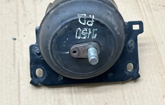 Toyota Land Cruiser (J150) Engine mount bracket 1236130143