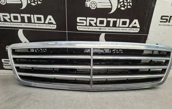 Mercedes-Benz C W203 Front grill A2038800223