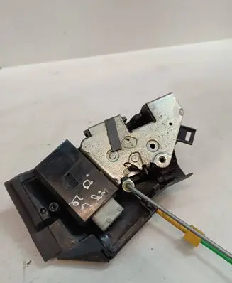 BMW 5 E39 Front door lock 82350969