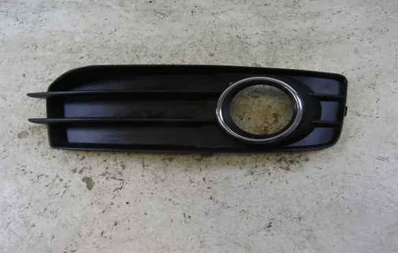 Audi A3 S3 8P Front fog light trim/grill 8P0807682F