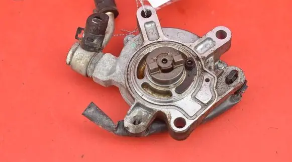 Mazda 3 II Vacuum pump