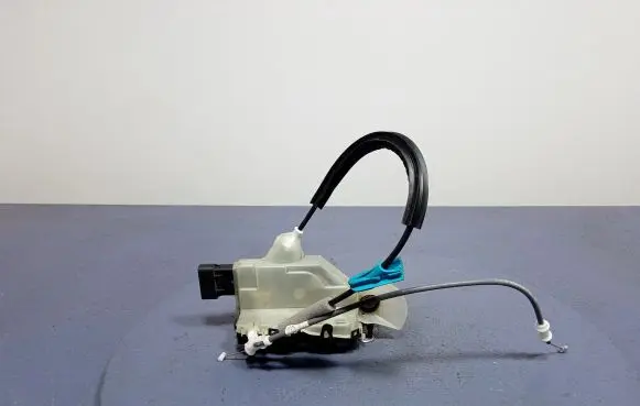 Peugeot Rifter Front door lock PSA163434