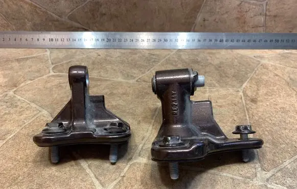 Rear door hinge set